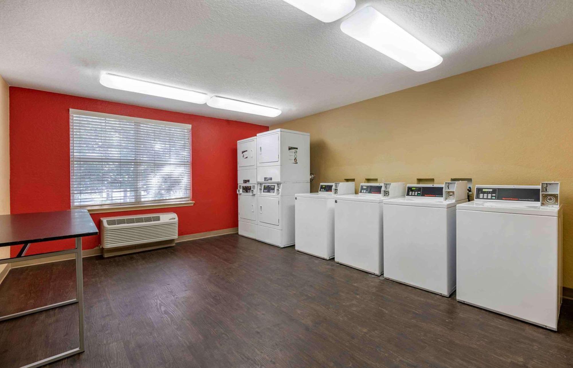 Extended Stay America Select Suites - Orlando - Maitland - Summit Tower Blvd Алтамонте Спрингс Экстерьер фото
